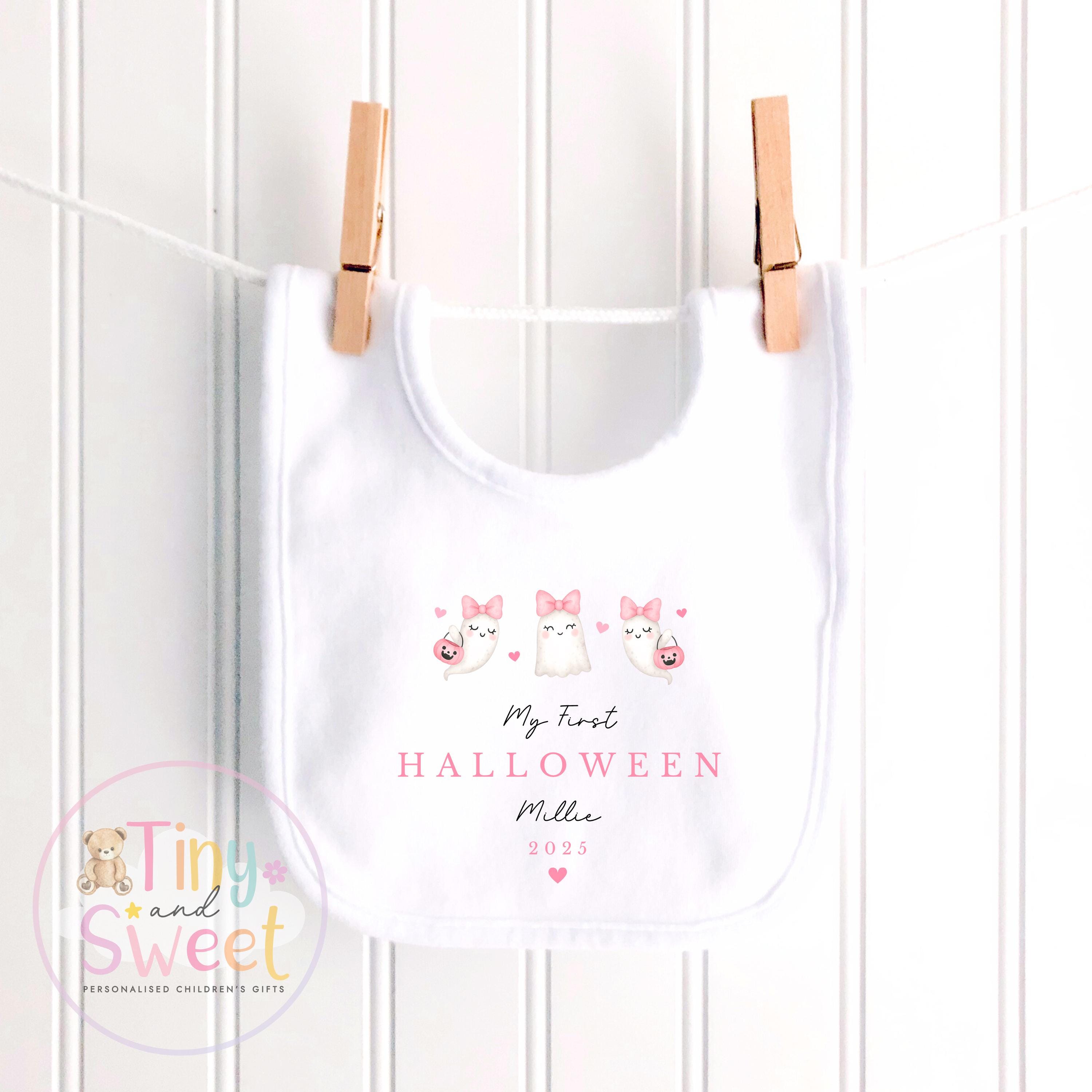 Personalised My First Halloween Sleepsuit – First Halloween –Baby’s 1st Halloween Outfit with Name – Custom Baby Grow – Halloween Baby Gift