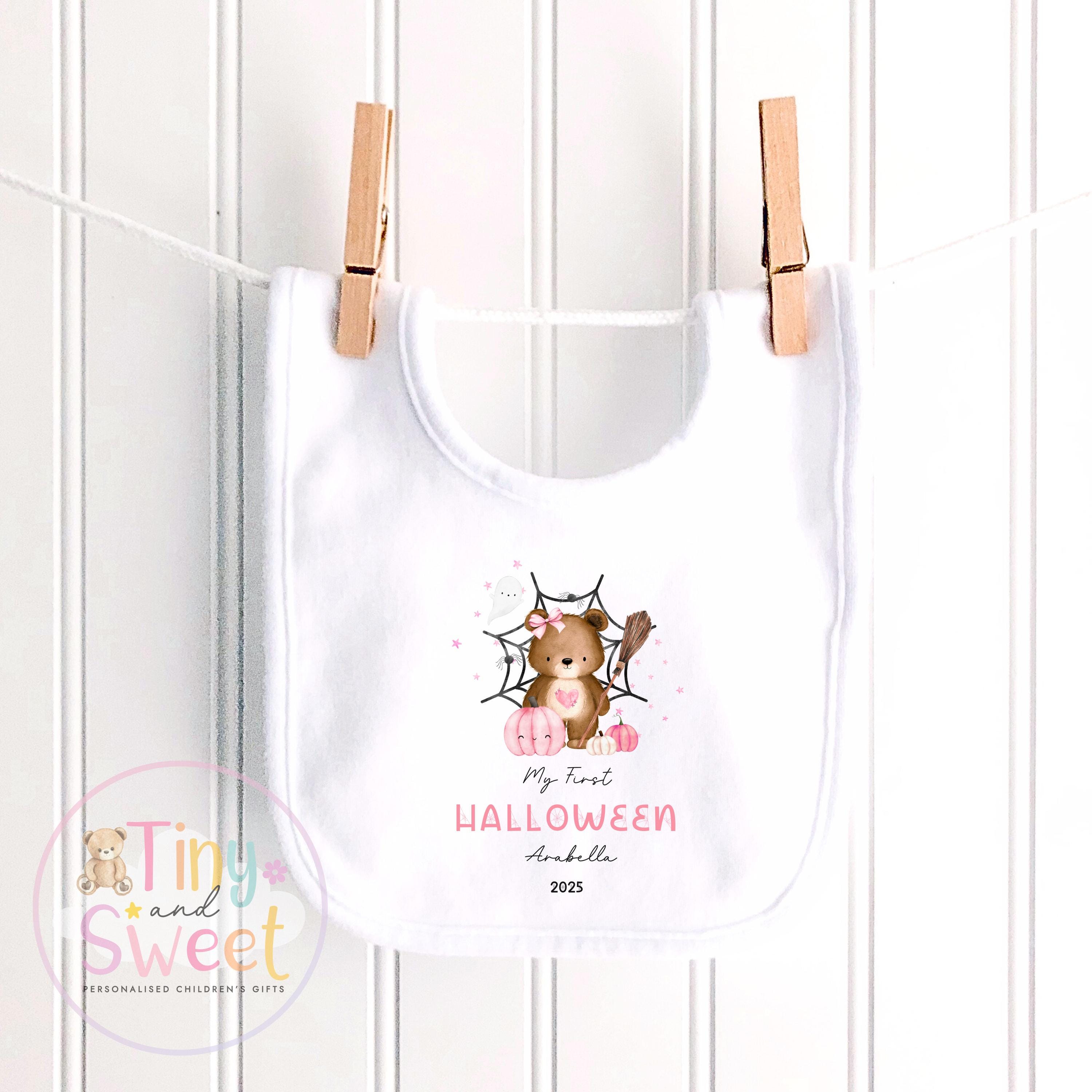 Personalised My First Halloween T Shirt – First Halloween –Baby’s 1st Halloween Outfit with Name – Custom Baby Grow – Halloween Baby Gift