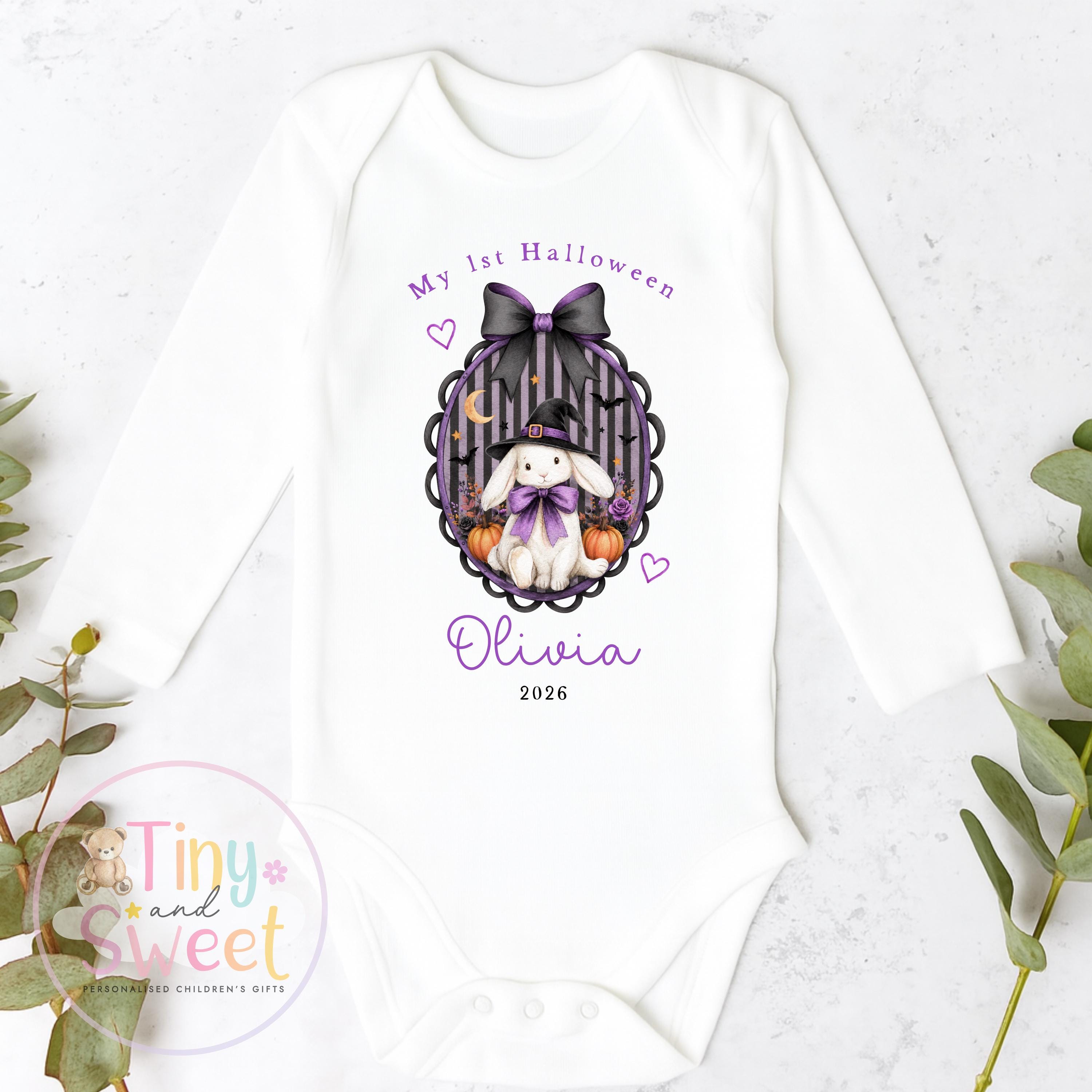 Personalised My First Halloween Sleepsuit – First Halloween –Baby’s 1st Halloween Outfit with Name – Custom Baby Grow – Halloween Baby Gift